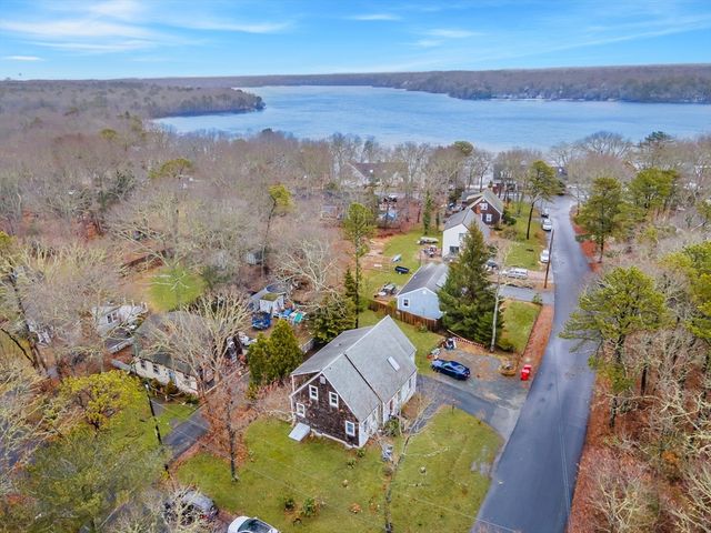 15 Florence Ave, Mashpee, MA 02649