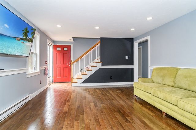 15 Florence Ave, Mashpee, MA 02649