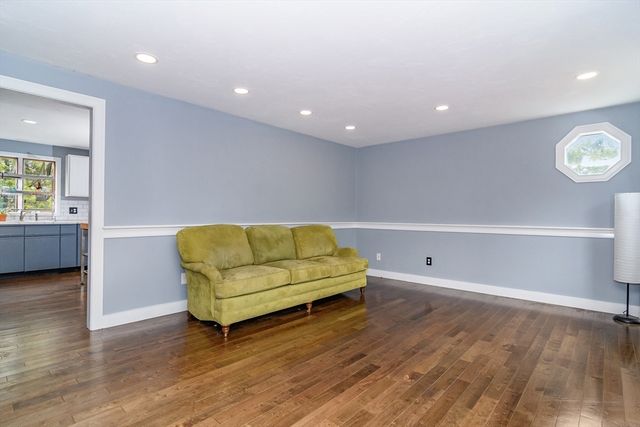 15 Florence Ave, Mashpee, MA 02649