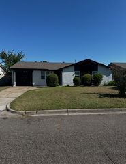 125 SW 10th Street, Moore, OK 73160