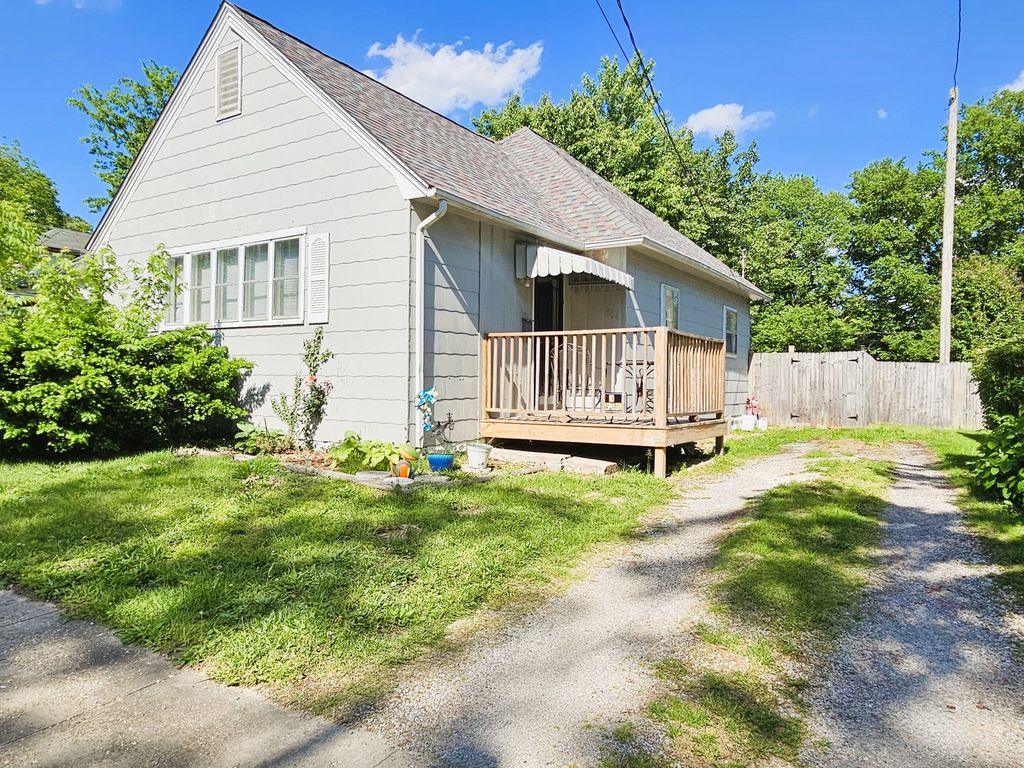 Image 1 of property listing at 804 S 20th Street, Mt Vernon, IL 62864