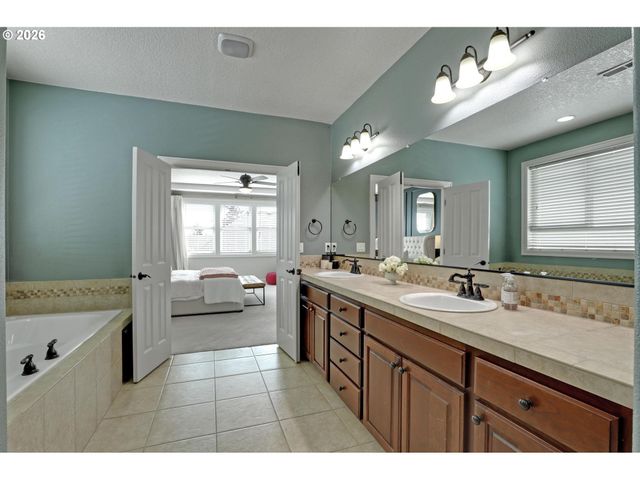 11046 Nw RIDGE Rd, Portland, OR 97229
