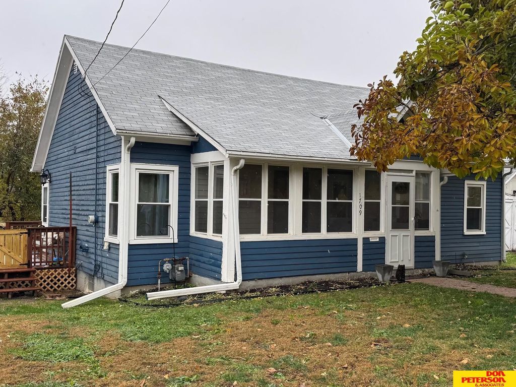 1709 L Street, Tekamah, NE 68061