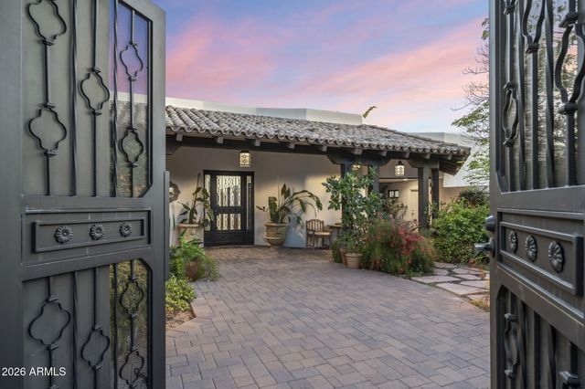 5700 N 33RD Place, Paradise Valley, AZ 85253