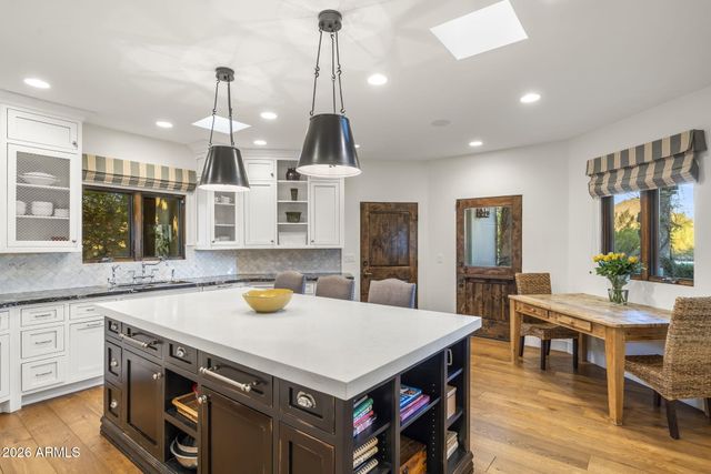 5700 N 33RD Place, Paradise Valley, AZ 85253