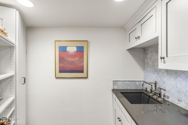 5700 N 33RD Place, Paradise Valley, AZ 85253