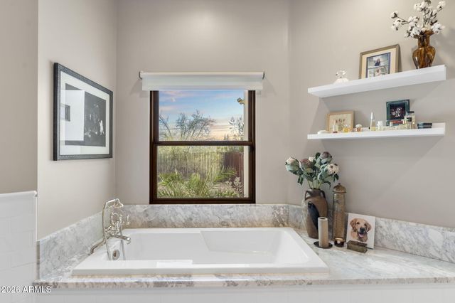 5700 N 33RD Place, Paradise Valley, AZ 85253