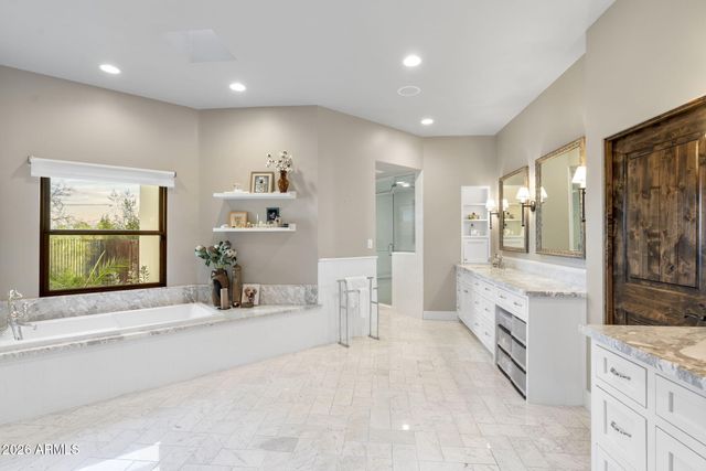 5700 N 33RD Place, Paradise Valley, AZ 85253