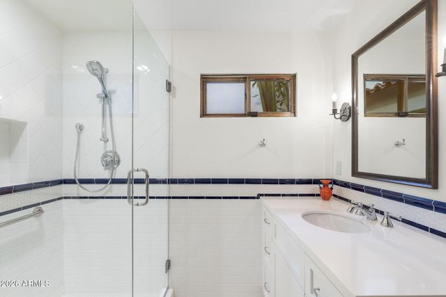 5700 N 33RD Place, Paradise Valley, AZ 85253