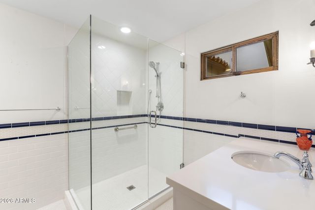 5700 N 33RD Place, Paradise Valley, AZ 85253