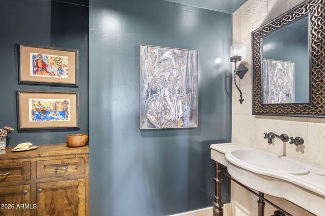 5700 N 33RD Place, Paradise Valley, AZ 85253