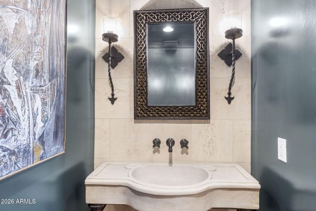 5700 N 33RD Place, Paradise Valley, AZ 85253
