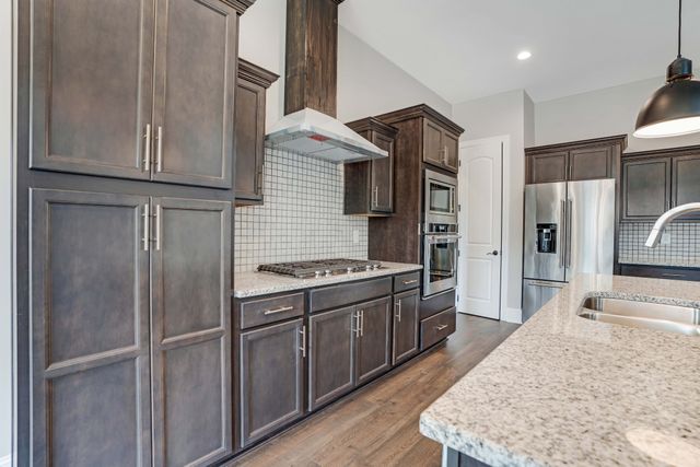 851 Shady Bluff Trail, Clarksville, TN 37043