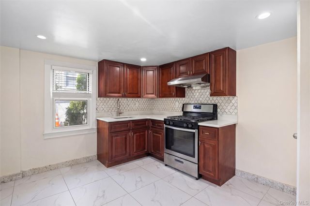 3 3RD Street, Greenvale, NY 11548