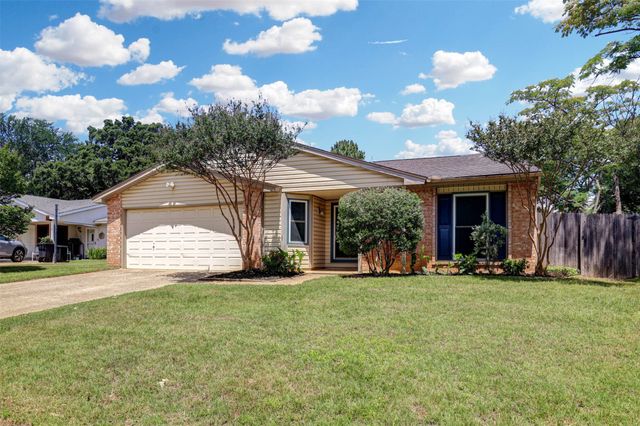 500 Moss Hill Lane, Euless, TX 76039