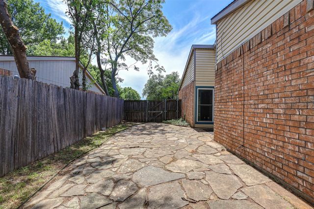 500 Moss Hill Lane, Euless, TX 76039