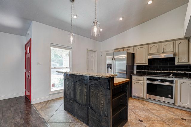500 Moss Hill Lane, Euless, TX 76039