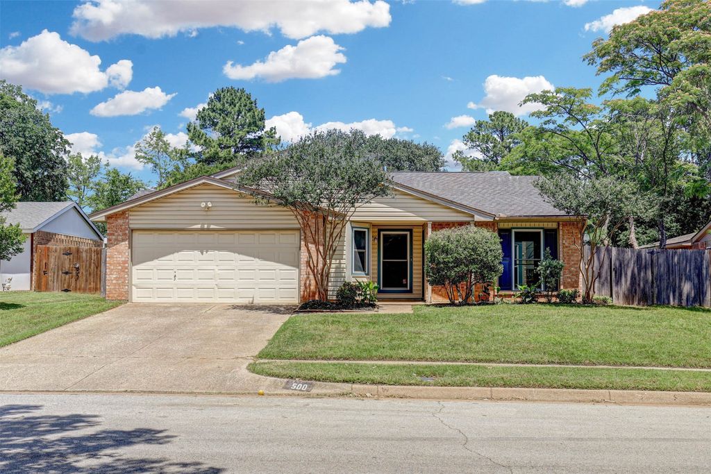 500 Moss Hill Lane, Euless, TX 76039