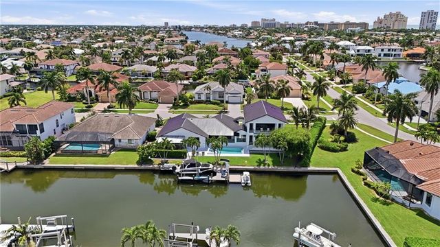 910 Beaver CT, Marco Island, FL 34145