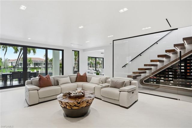 910 Beaver CT, Marco Island, FL 34145