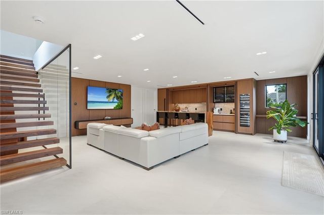910 Beaver CT, Marco Island, FL 34145