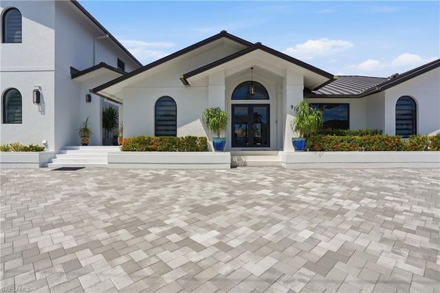 910 Beaver CT, Marco Island, FL 34145