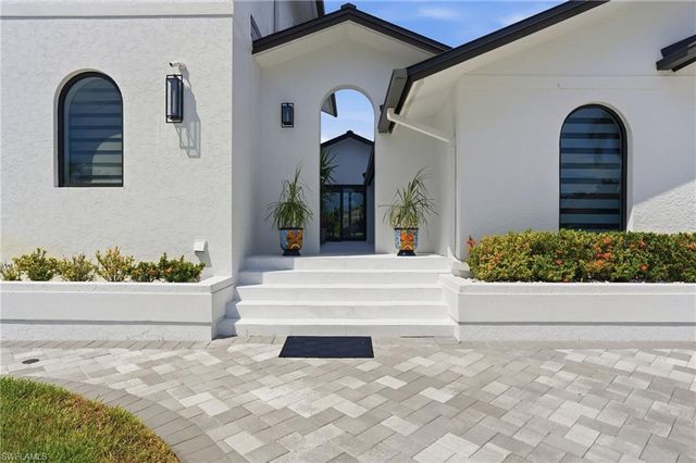 910 Beaver CT, Marco Island, FL 34145