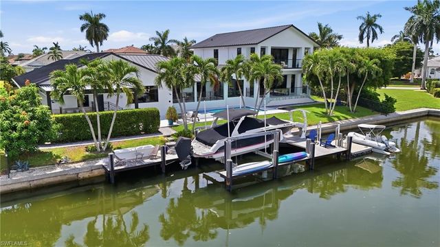 910 Beaver CT, Marco Island, FL 34145