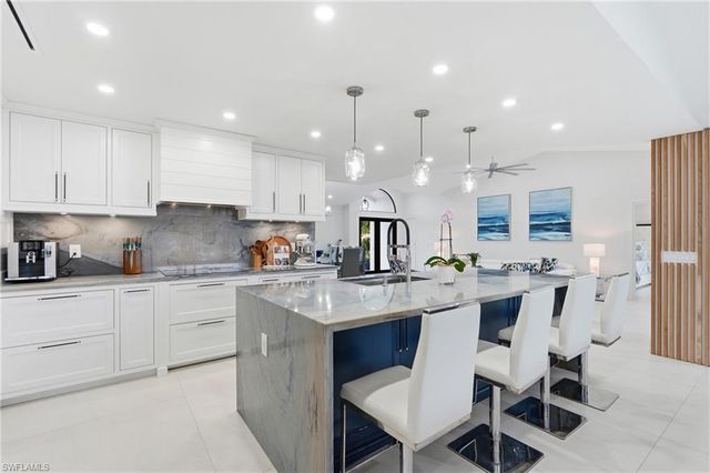 910 Beaver CT, Marco Island, FL 34145