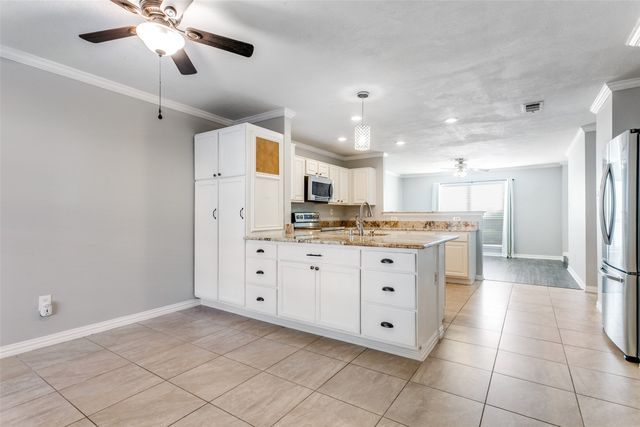 1728 Creekpoint Drive, Lewisville, TX 75067