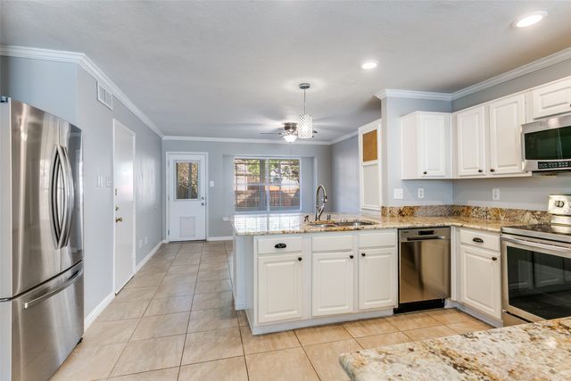 1728 Creekpoint Drive, Lewisville, TX 75067