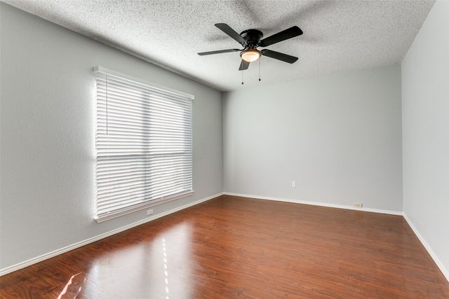 1728 Creekpoint Drive, Lewisville, TX 75067