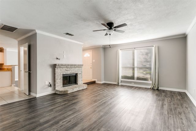 1728 Creekpoint Drive, Lewisville, TX 75067