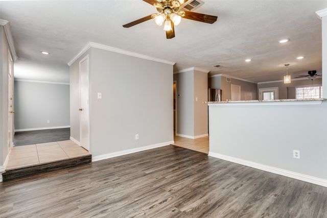 1728 Creekpoint Drive, Lewisville, TX 75067