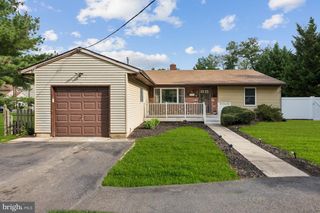 1040 LEXINGTON DR, Woodbury, NJ 08096