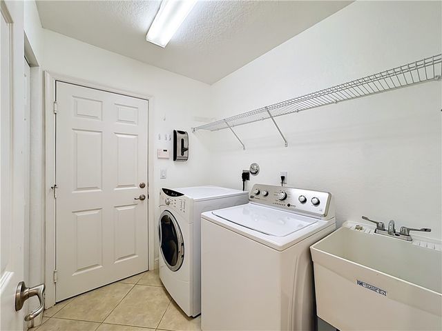 2045 Grey Falcon Circle SW, Vero Beach, FL 32962