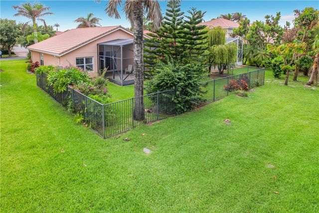 2045 Grey Falcon Circle SW, Vero Beach, FL 32962