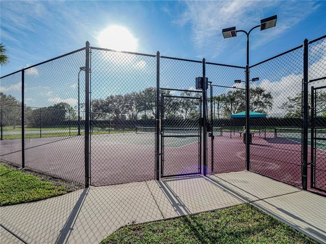 2045 Grey Falcon Circle SW, Vero Beach, FL 32962