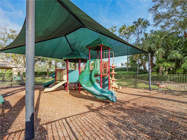2045 Grey Falcon Circle SW, Vero Beach, FL 32962