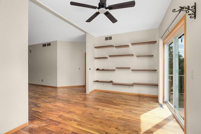 17896 Glasgow Way, Lakeville, MN 55044