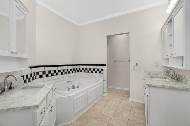 17896 Glasgow Way, Lakeville, MN 55044