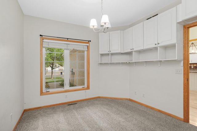 17896 Glasgow Way, Lakeville, MN 55044