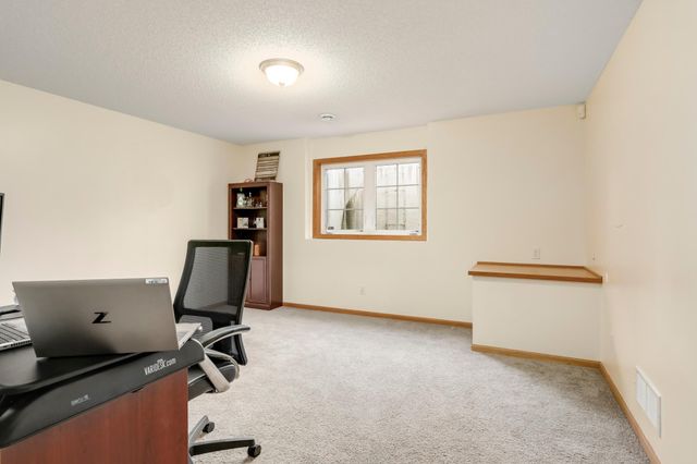 17896 Glasgow Way, Lakeville, MN 55044