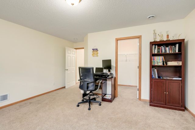 17896 Glasgow Way, Lakeville, MN 55044