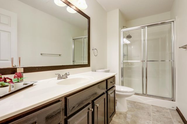 17896 Glasgow Way, Lakeville, MN 55044