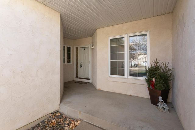 17896 Glasgow Way, Lakeville, MN 55044