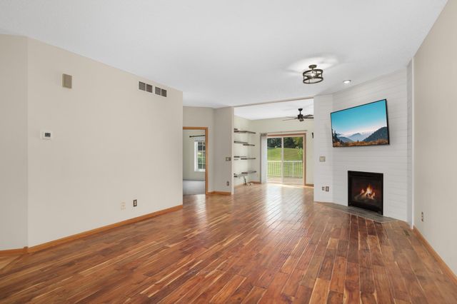 17896 Glasgow Way, Lakeville, MN 55044