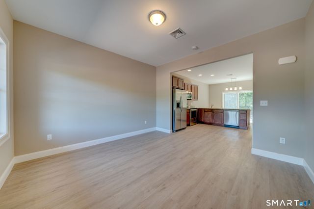37 Hunters Lane 18, Southington, CT 06479
