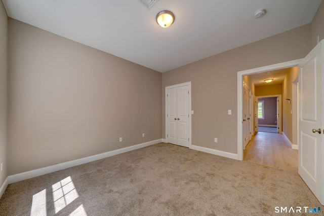 37 Hunters Lane 18, Southington, CT 06479