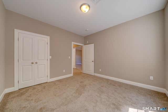 37 Hunters Lane 18, Southington, CT 06479